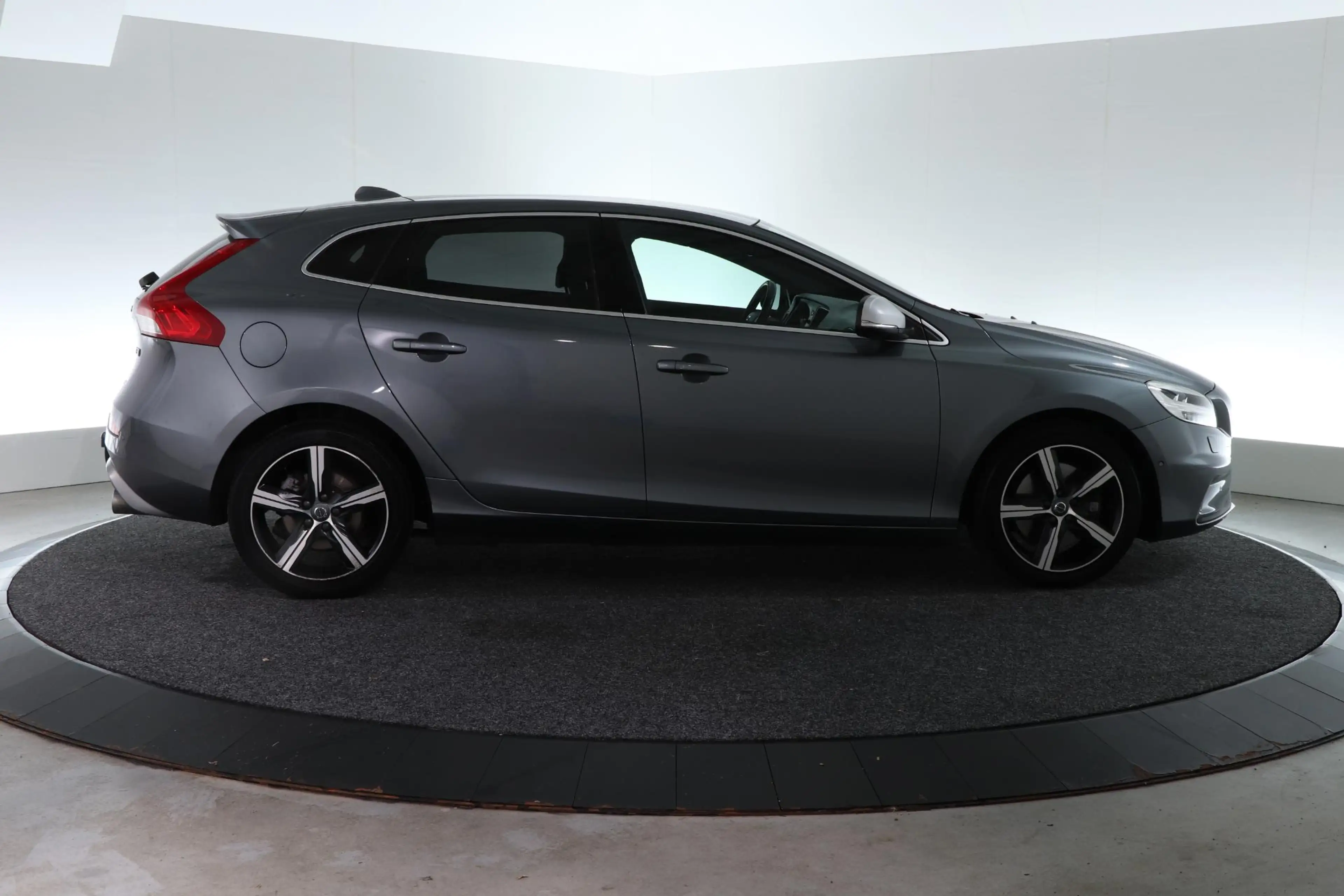 Volvo V40 1.5 T3 Polar+ Sport R-Design | TREKHAAK | PANO-DAK — photo 7