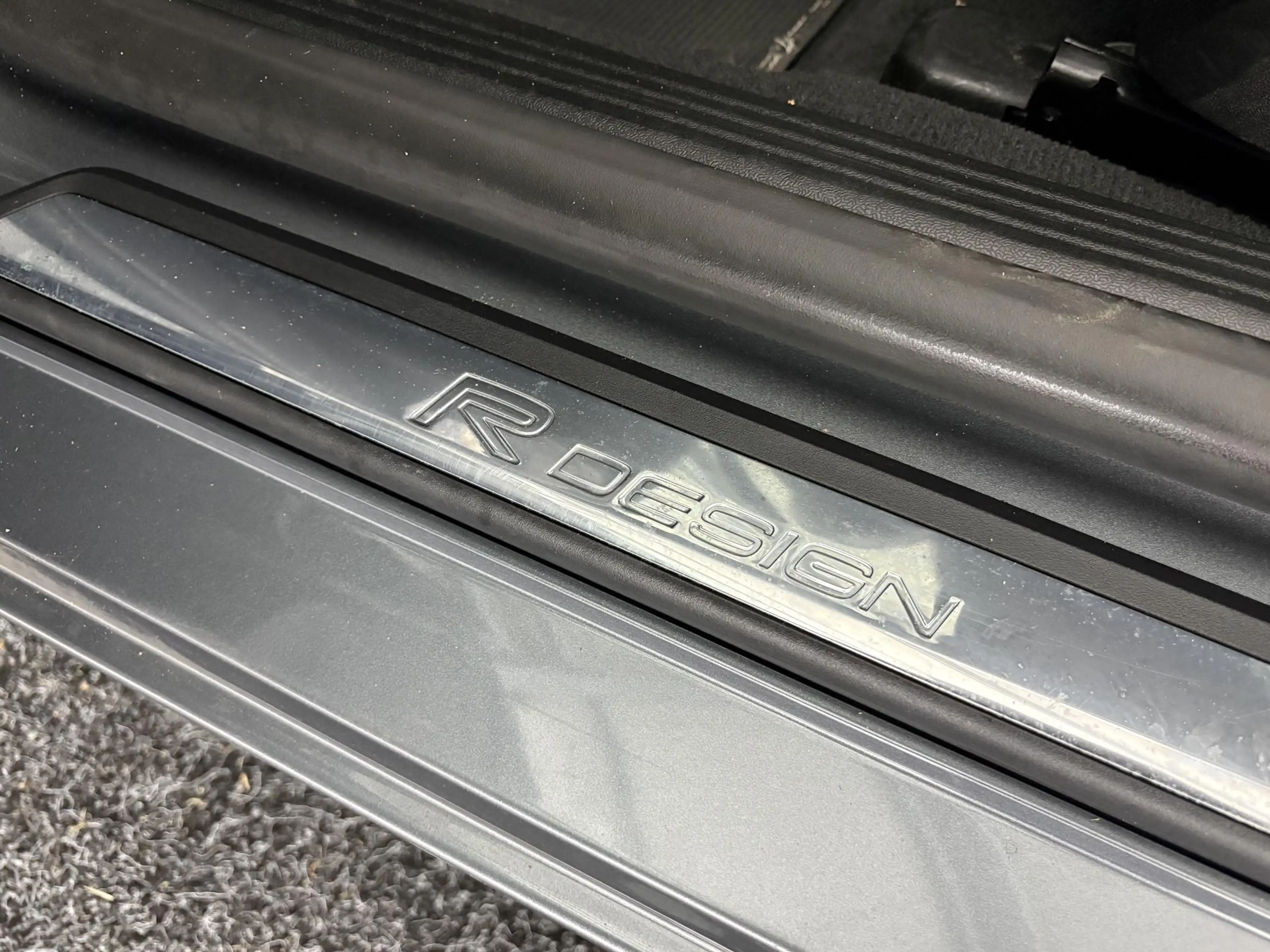 Volvo V40 1.5 T3 Polar+ Sport R-Design | TREKHAAK | PANO-DAK — photo 17