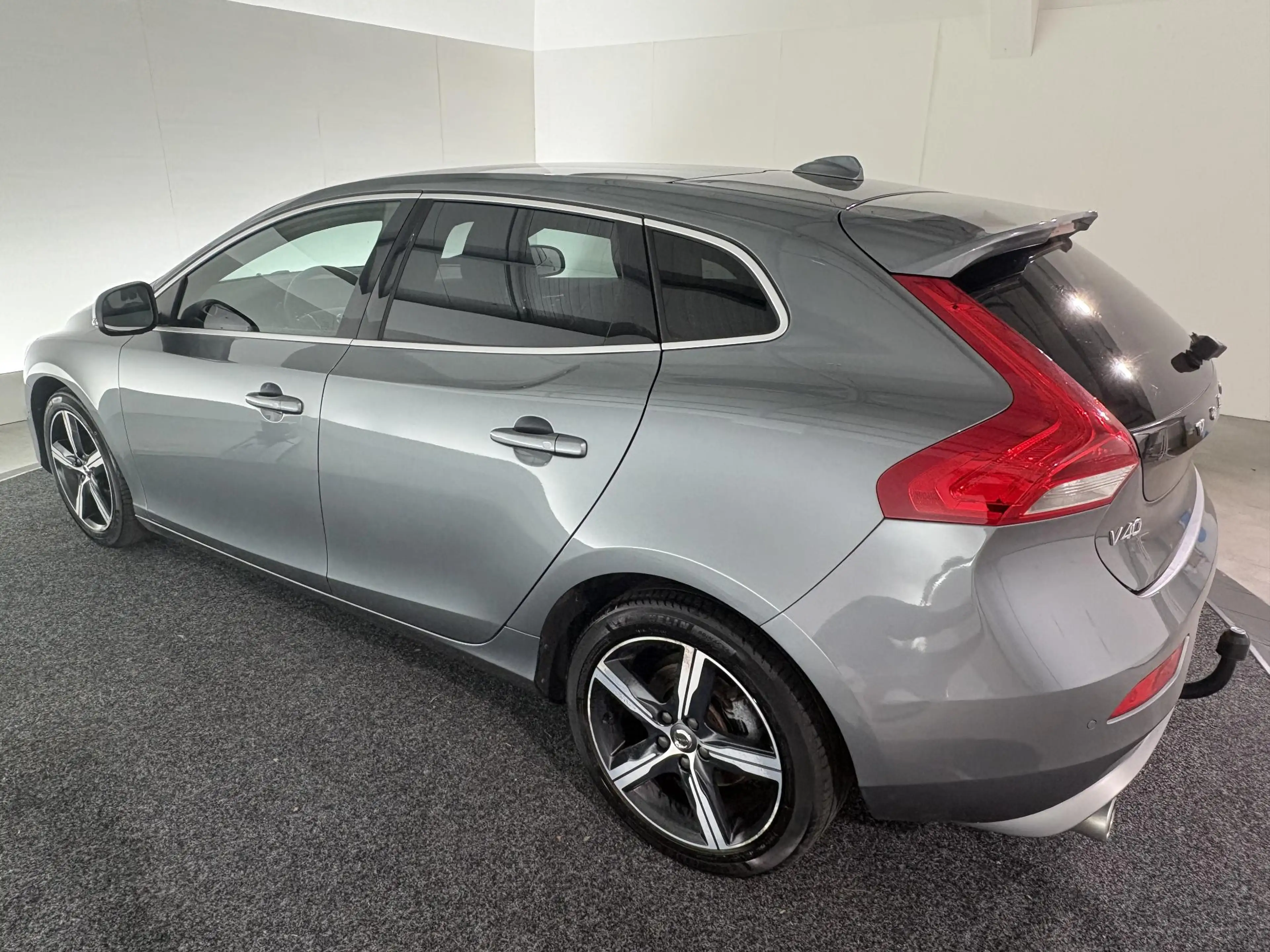 Volvo V40 1.5 T3 Polar+ Sport R-Design | TREKHAAK | PANO-DAK — photo 21