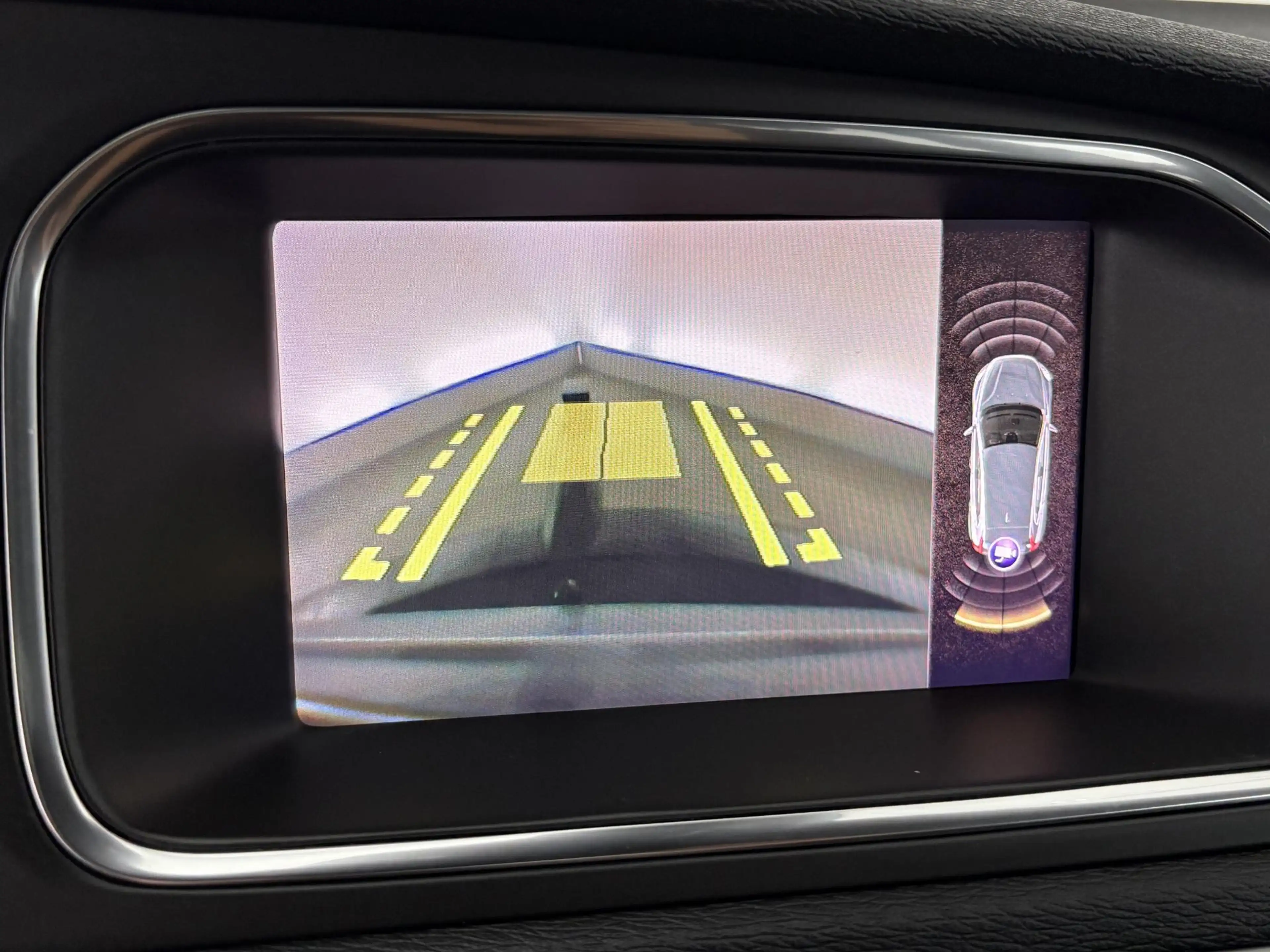 Volvo V40 1.5 T3 Polar+ Sport R-Design | TREKHAAK | PANO-DAK — photo 19