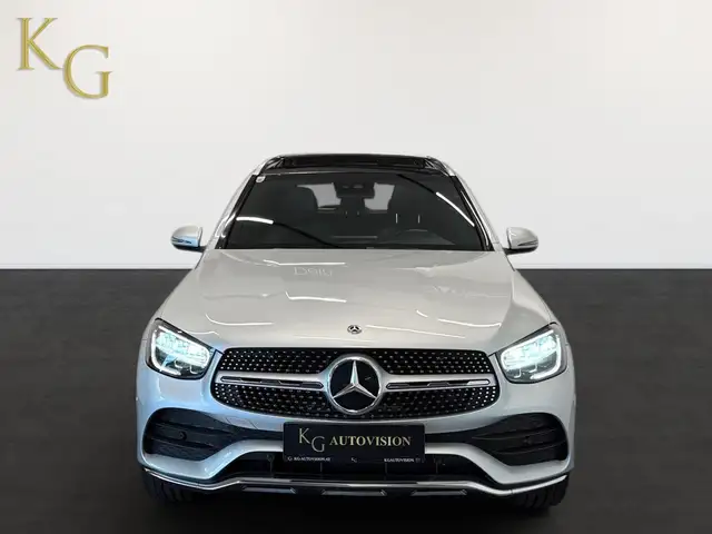 Mercedes-Benz 220 view 11