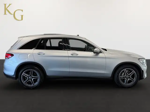 Mercedes-Benz 220 view 9