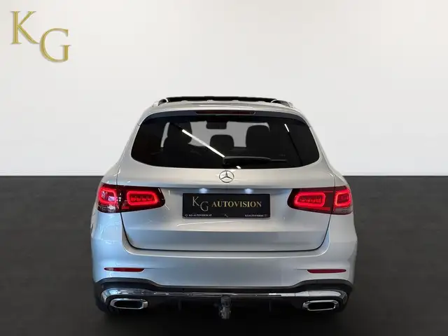 Mercedes-Benz 220 view 6