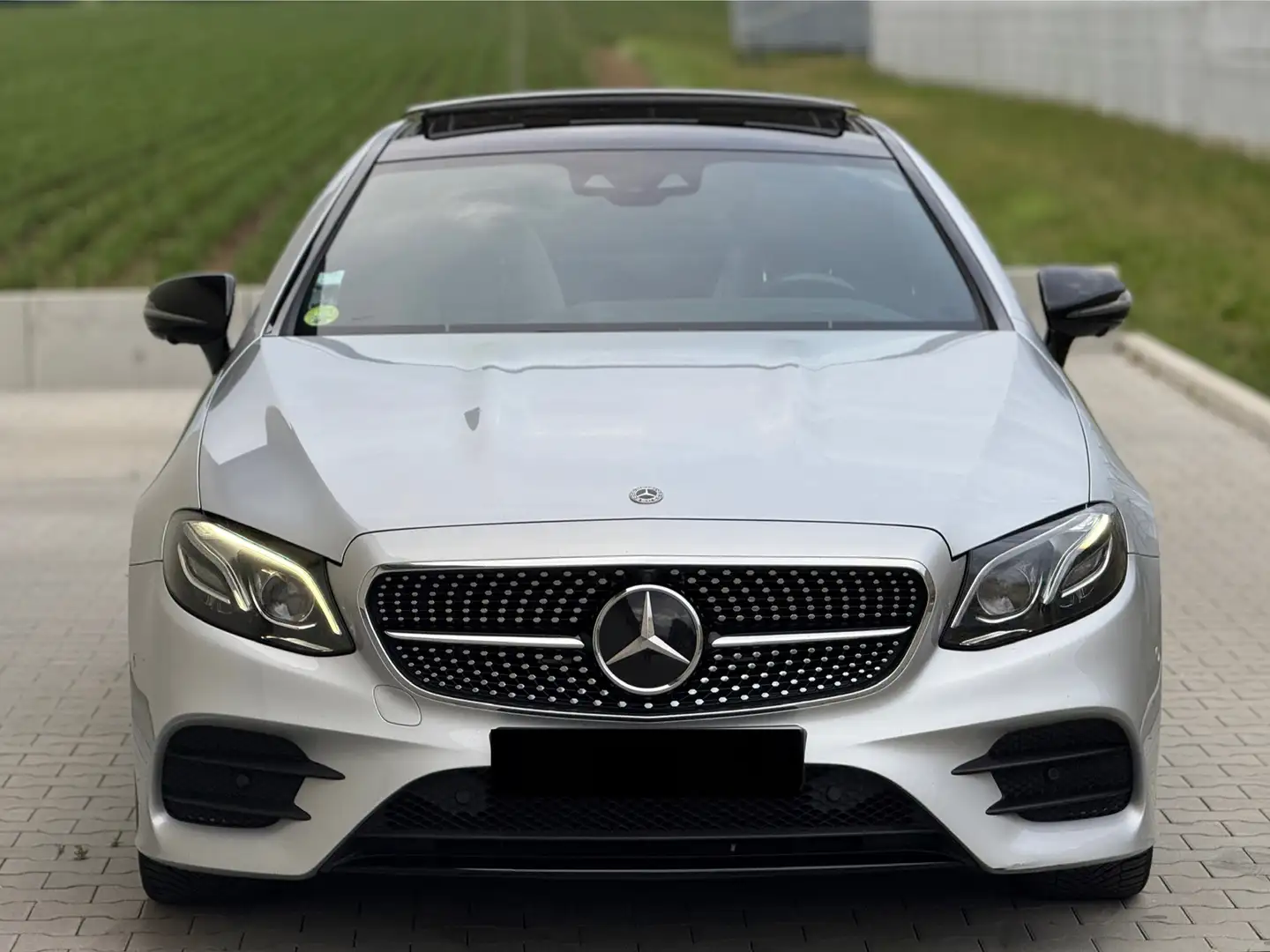 Mercedes-Benz E 350 4MATIC COUPE AMG NIGHT PAKET 258PS Grey - 2