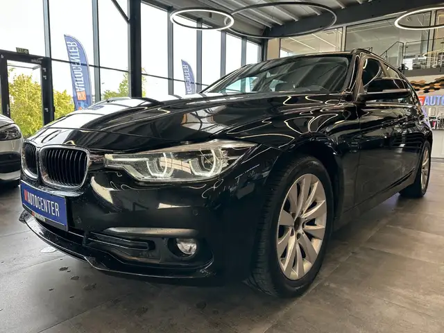 BMW 3 Series view 4