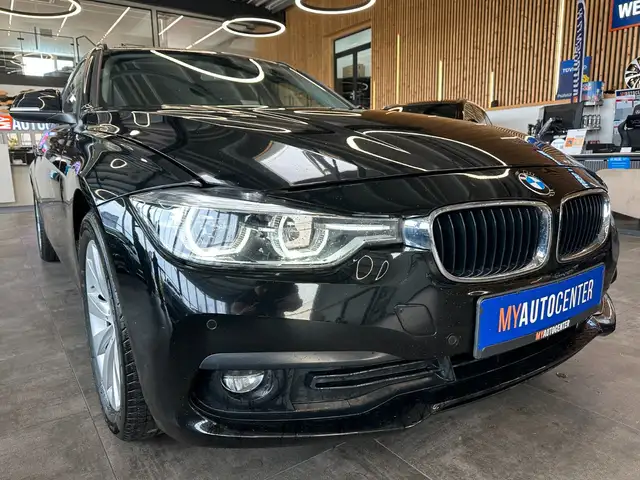 BMW 3 Series view 3