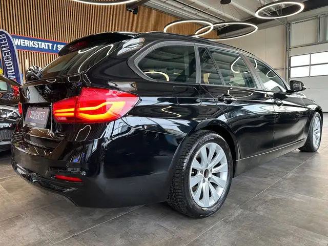 BMW 3 Series view 17