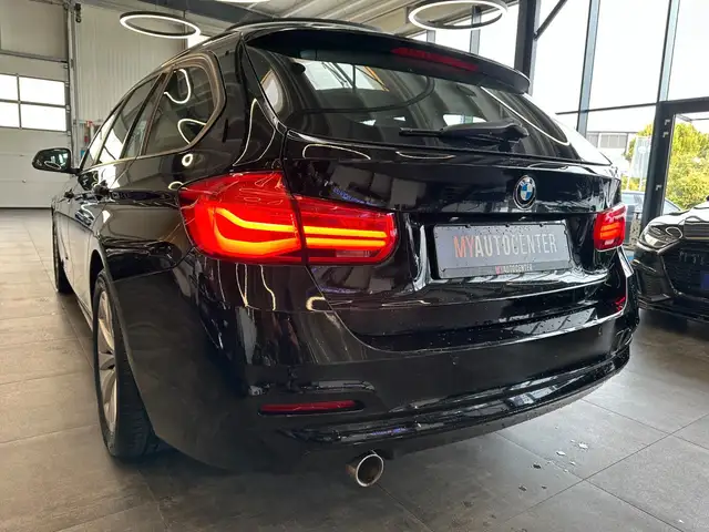BMW 3 Series view 5