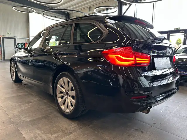 BMW 3 Series view 24