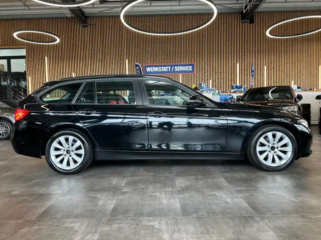 BMW 3 Series view 16