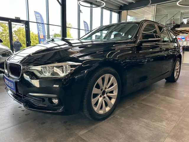 BMW 3 Series view 22