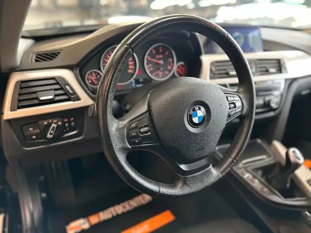 BMW 3 Series view 12