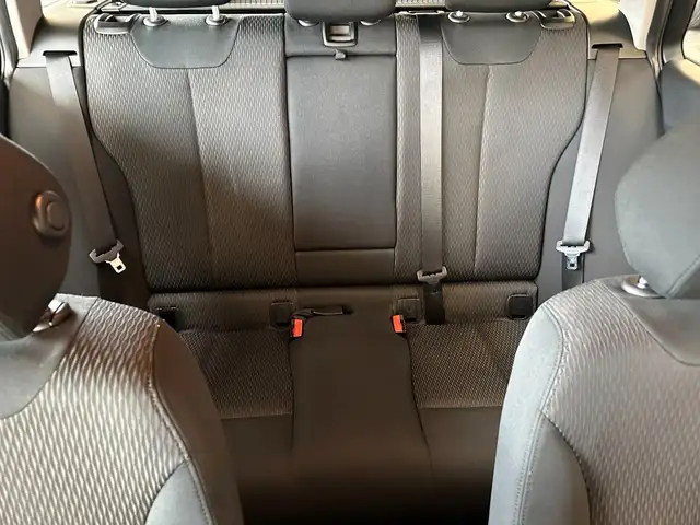 BMW 3 Series view 13