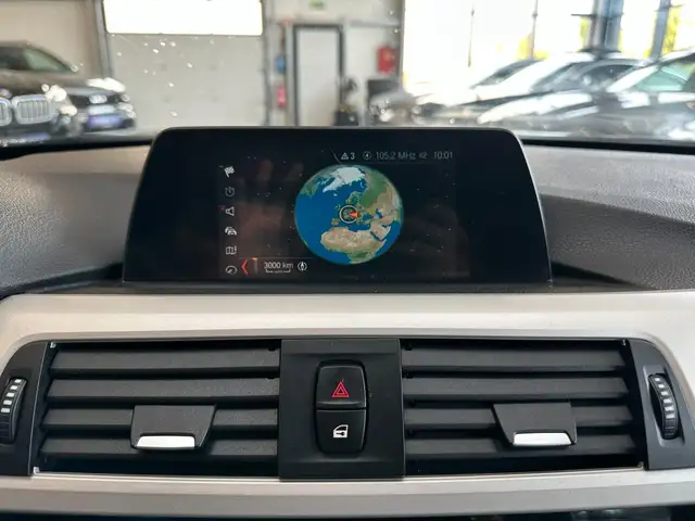 BMW 3 Series view 14