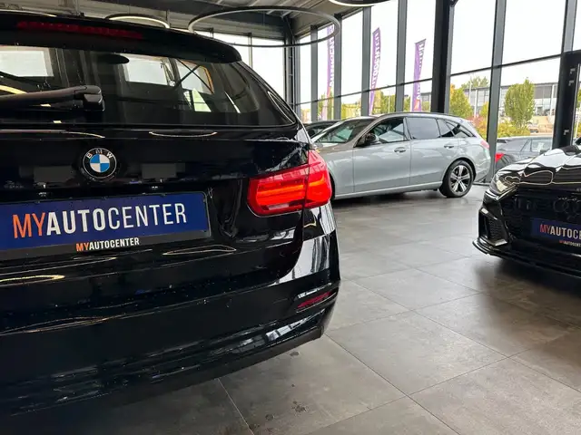 BMW 3 Series view 26