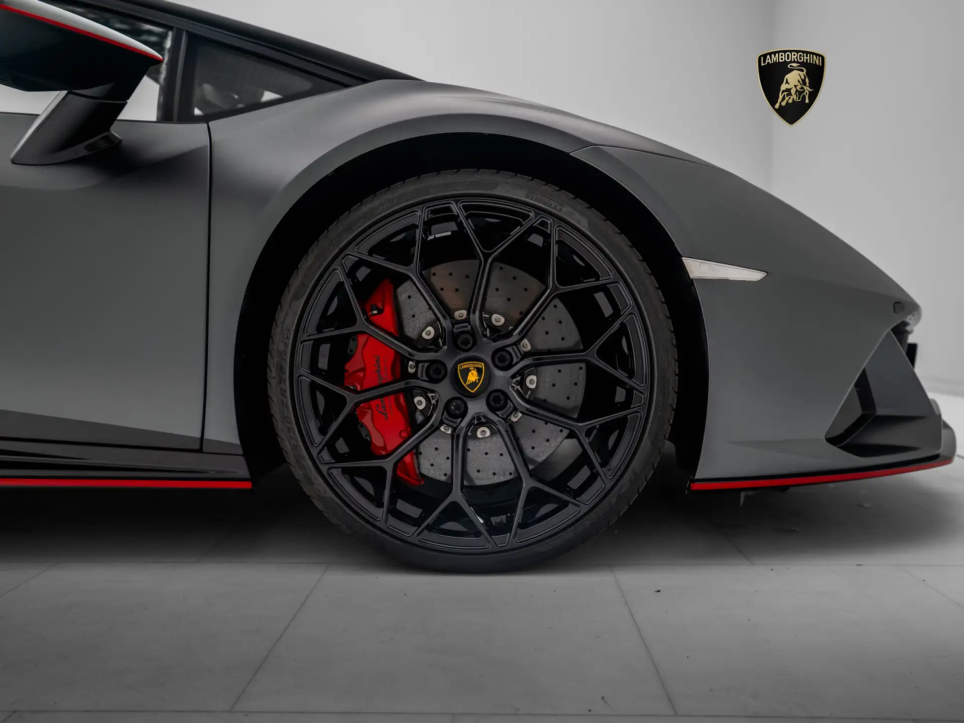 Lamborghini Huracan 2024 회색 사진 5
