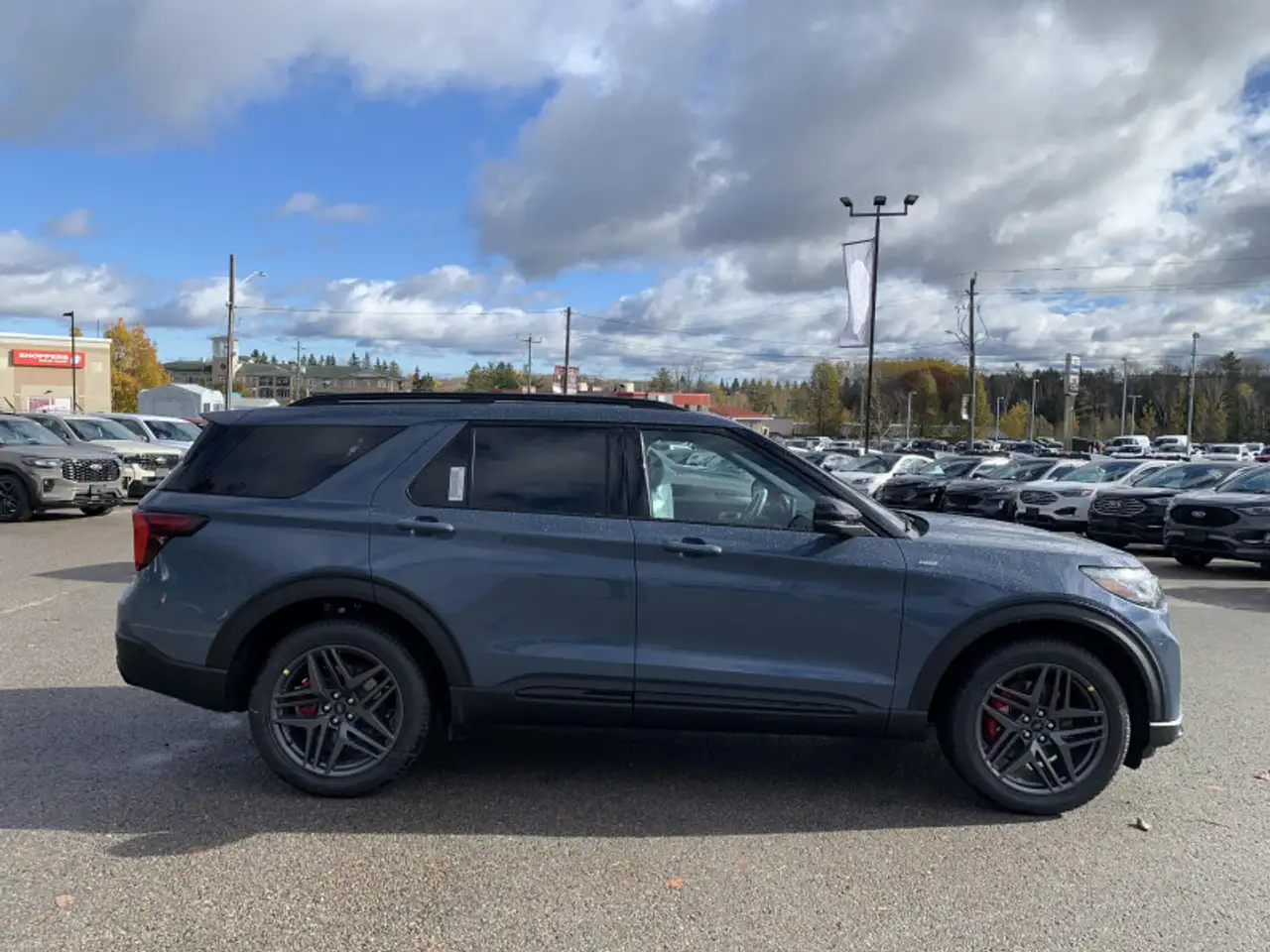 Ford Explorer снимка Ford Explorer