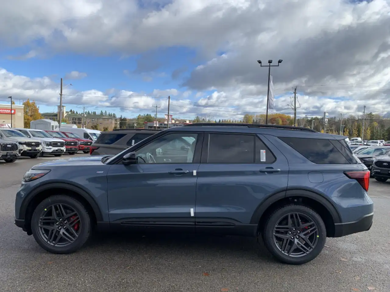 Ford Explorer снимка Ford Explorer