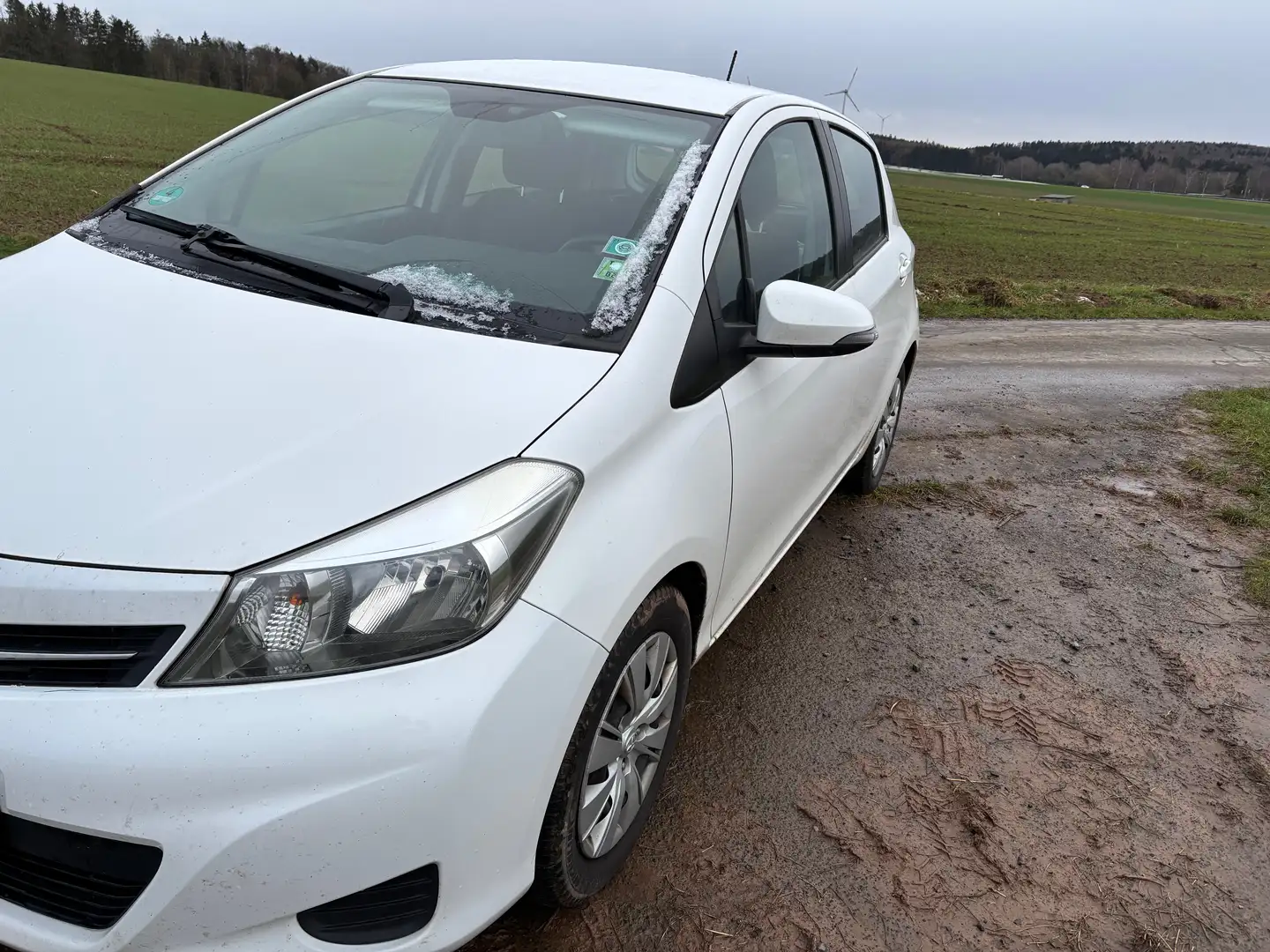 Toyota Yaris 1.0 VVT-i Weiß - 2
