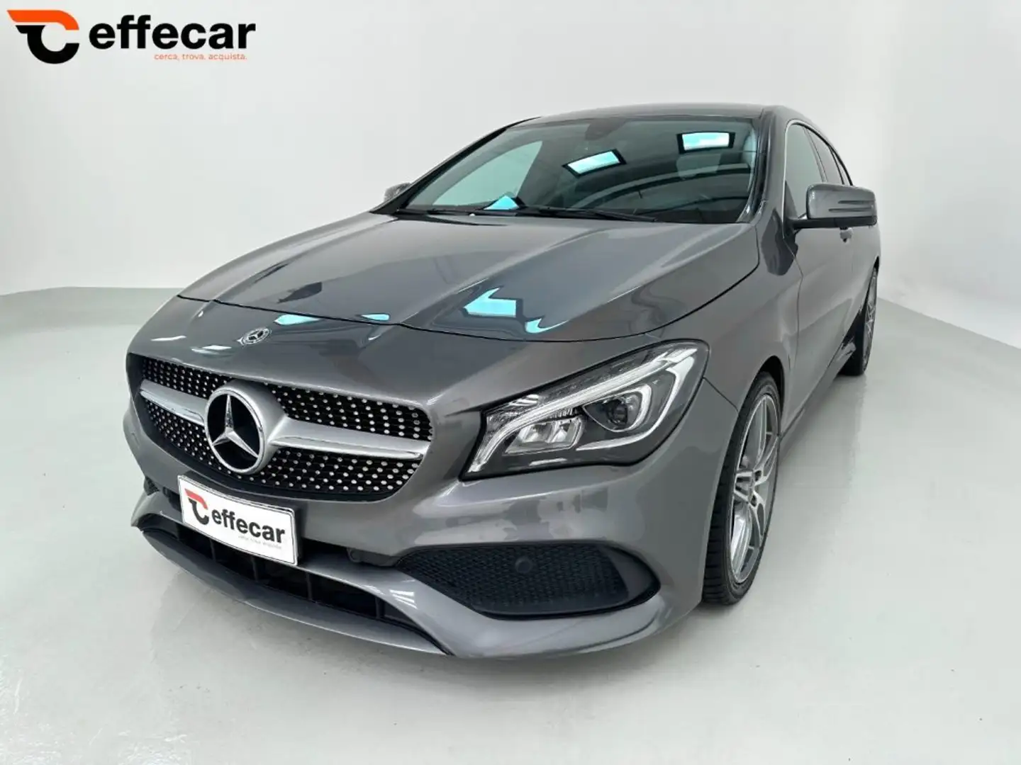 Mercedes-Benz CLA 200 Automatic Premium Gris - 1