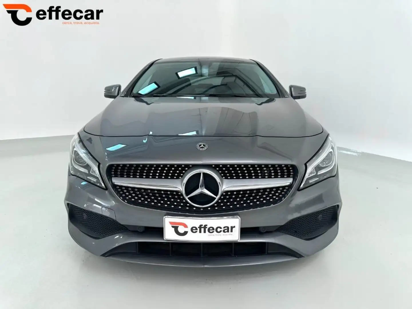 Mercedes-Benz CLA 200 Automatic Premium Gris - 2