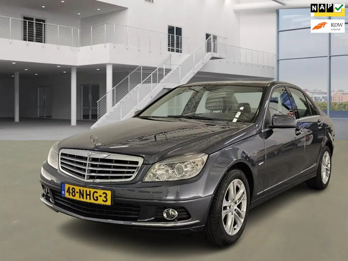 Mercedes-Benz C 180 CGI BlueEFFICIENCY Business Class Elegance // AUTO Grijs - 1
