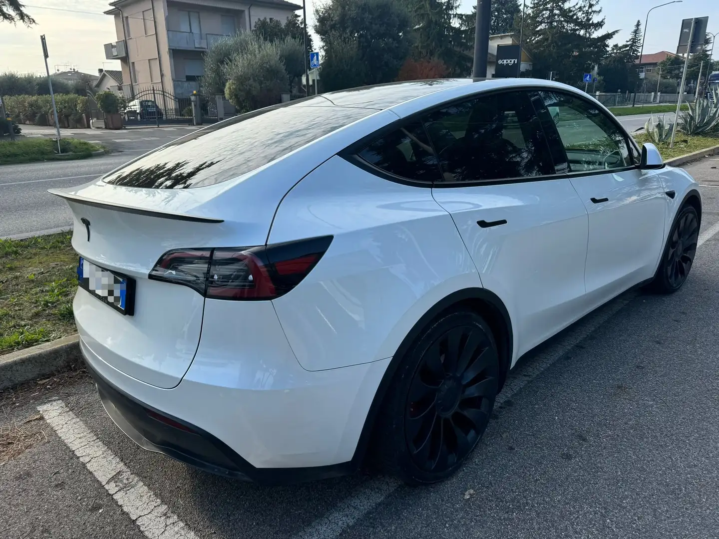 Tesla Model Y Performance Dual Motor awd Bianco - 2