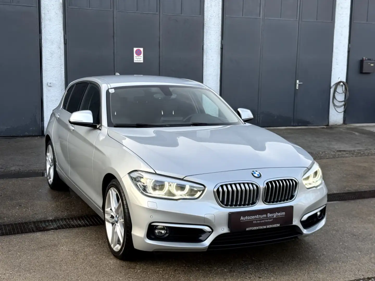 BMW 118 1er - 118 d Urban Line Argent - 1