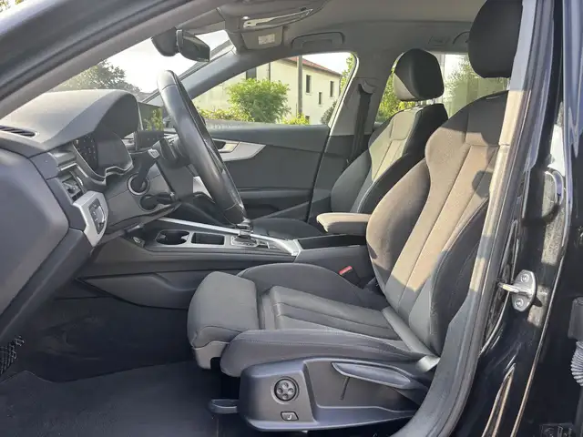 Audi A4 view 11