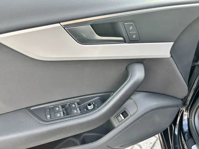 Audi A4 view 12