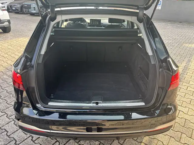 Audi A4 view 8