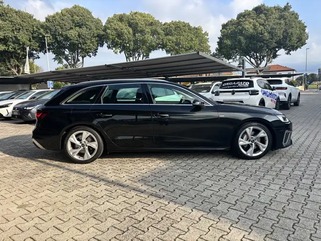 Audi A4 view 4
