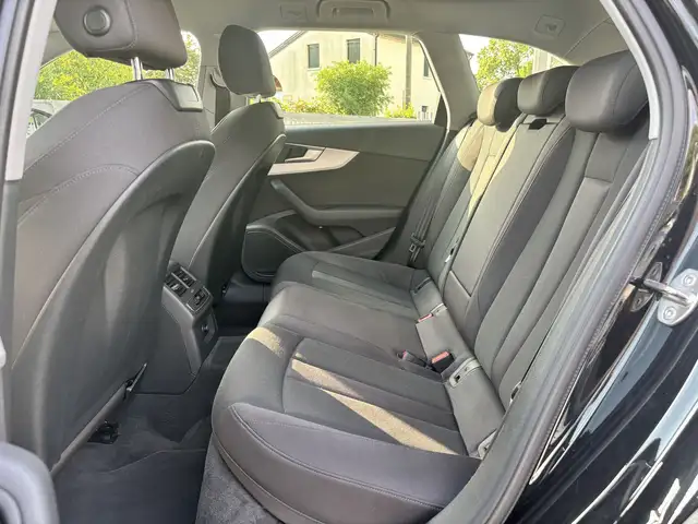 Audi A4 view 9