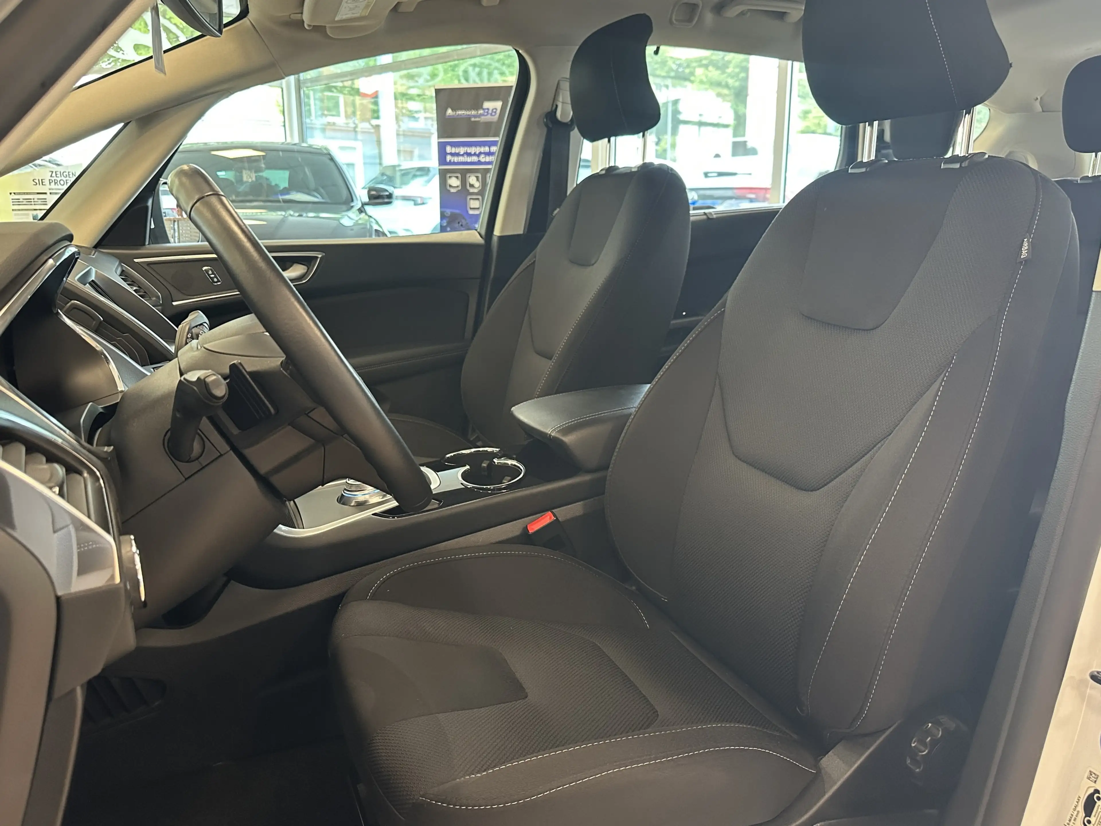 Ford S-Max Titanium*Navi*LED*CAM*SHZ*Tempomat*1.hand — photo 12