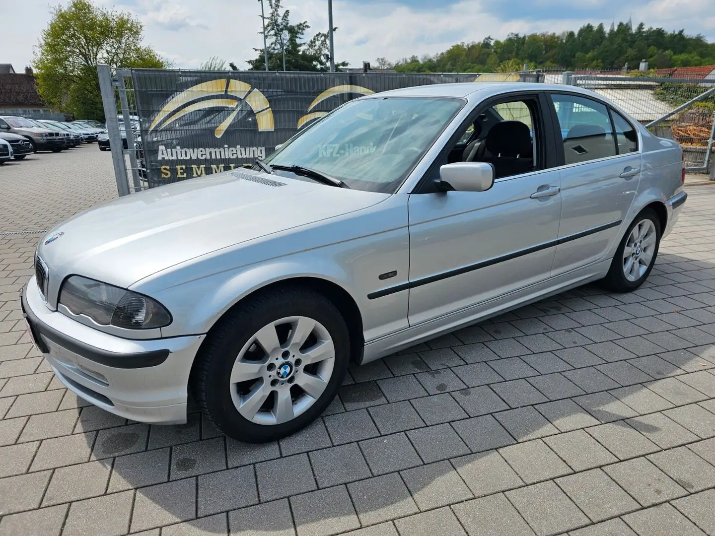 BMW 320 iA / TÜV 02/26 / Automatik/ abn. AHK Argent - 1