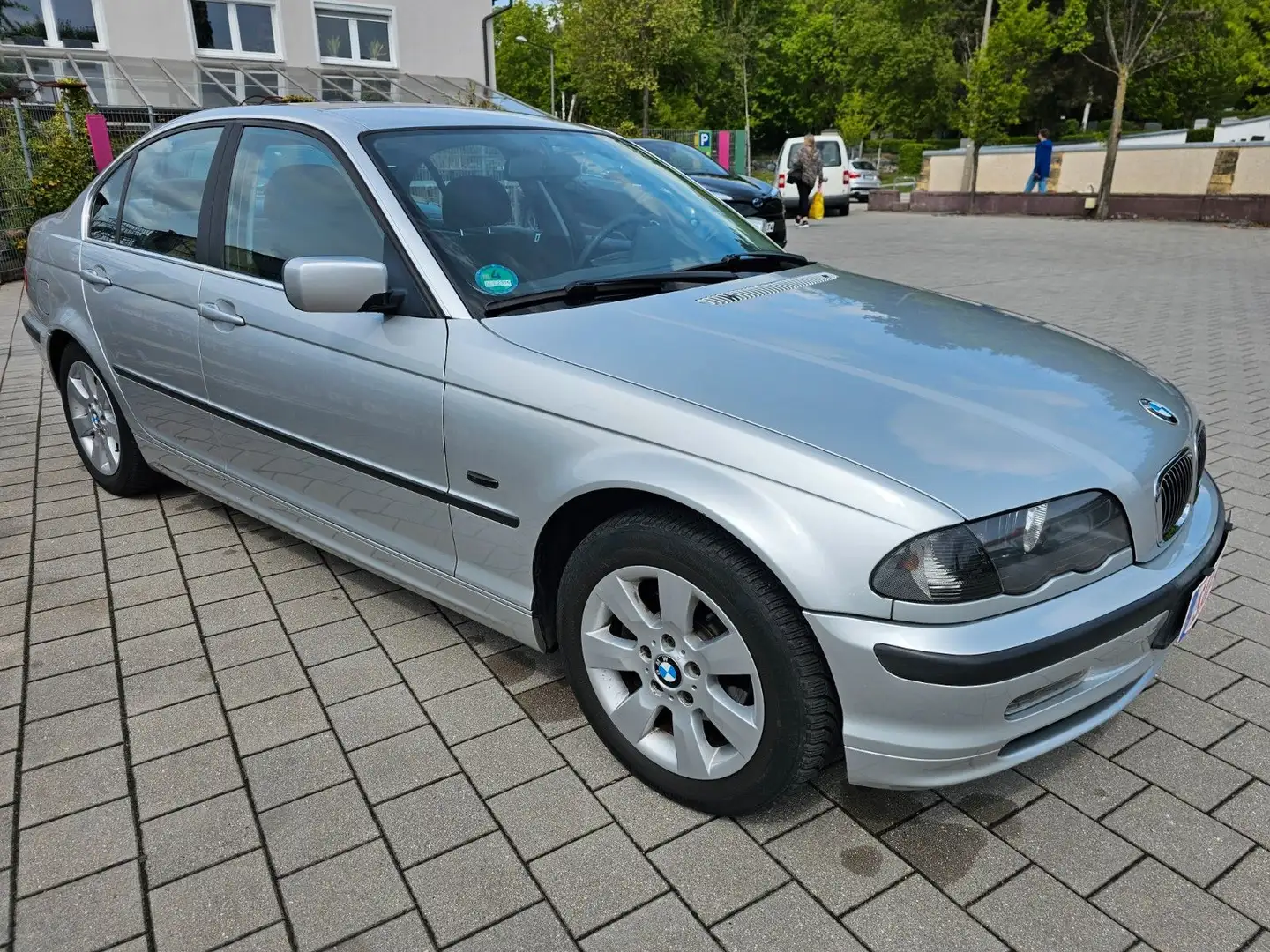 BMW 320 iA / TÜV 02/26 / Automatik/ abn. AHK Argent - 2