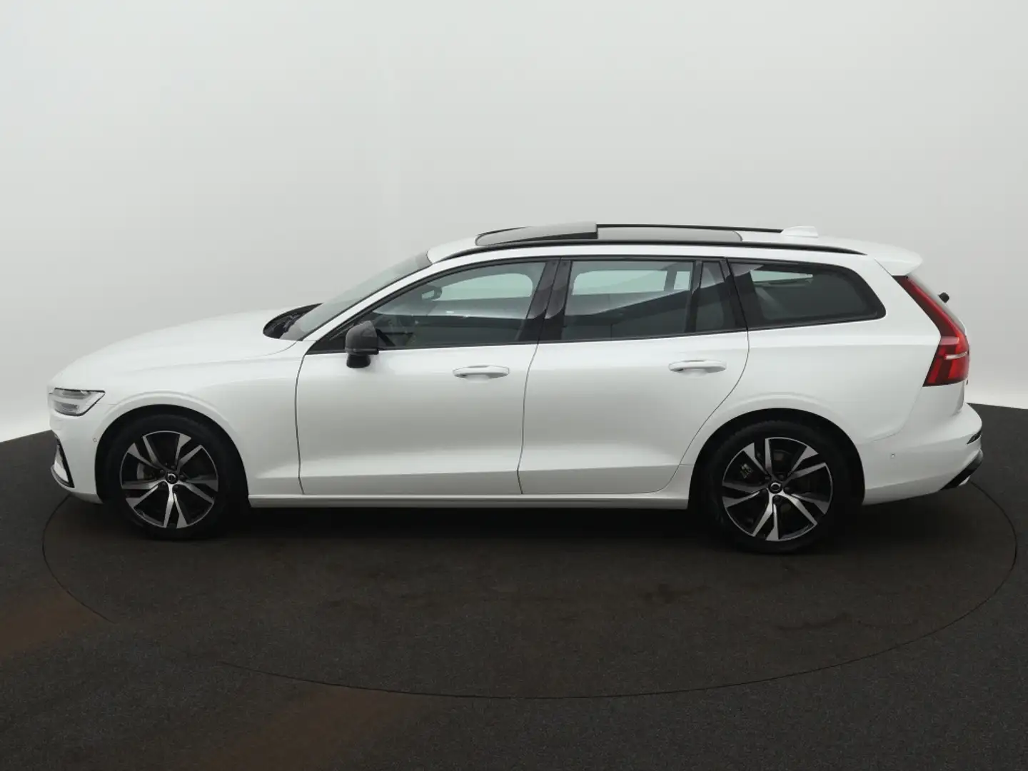 Volvo V60 2.0 B3 Plus Dark | Panoramadak | Trekhaak | 360° C Blanco - 2