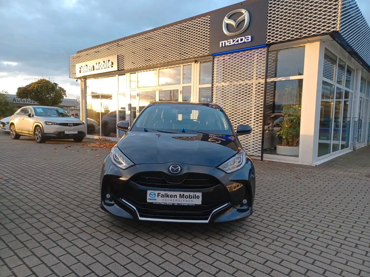Mazda 2 Hybrid Lim. Agile *KAMERA, APPLE CAR PLAY,DAB* Schwarz - 2