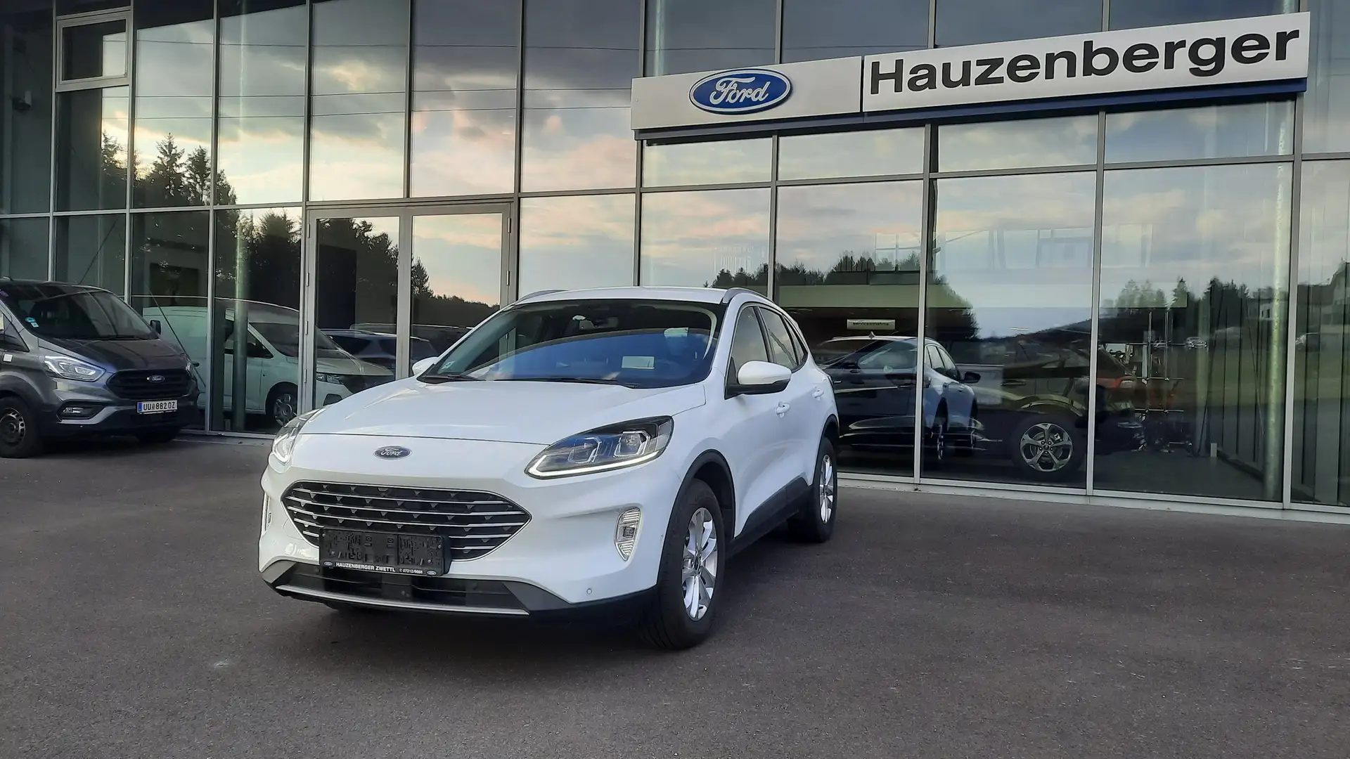 Ford Kuga Kuga 2,5 Duratec FHEV Tit. Aut. Navi RFK So+Wi Weiß - 1