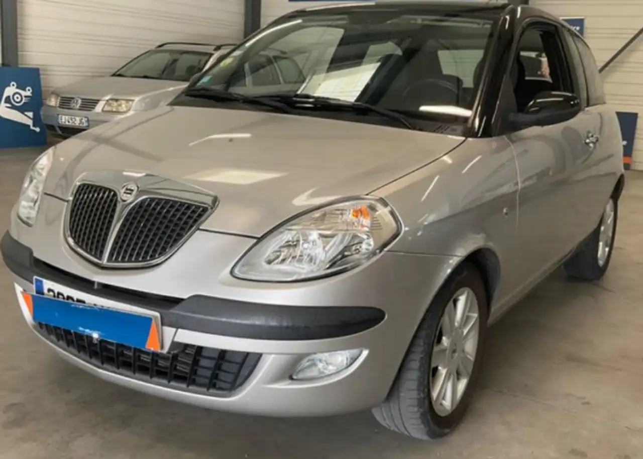 Lancia Ypsilon