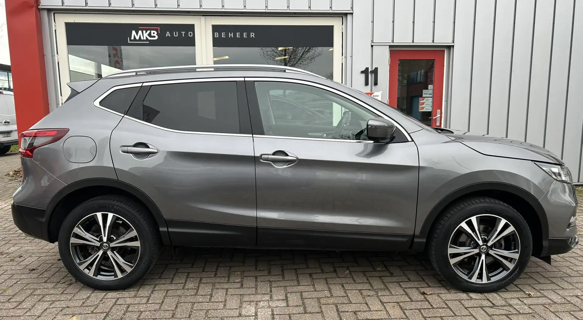 Nissan Qashqai 1.5 DCi Panoramadak/Navigatie Grijs - 2