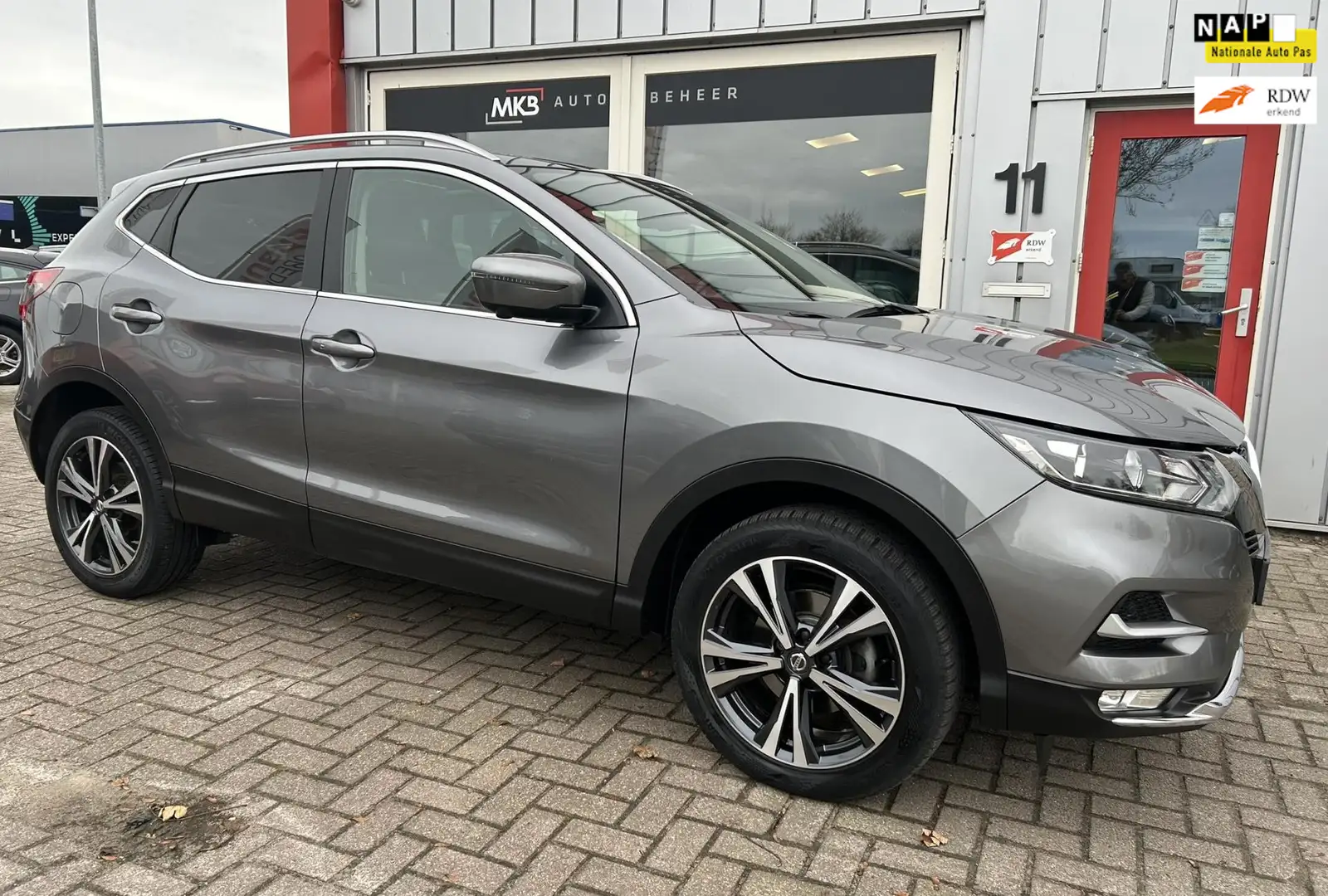 Nissan Qashqai 1.5 DCi Panoramadak/Navigatie Grijs - 1