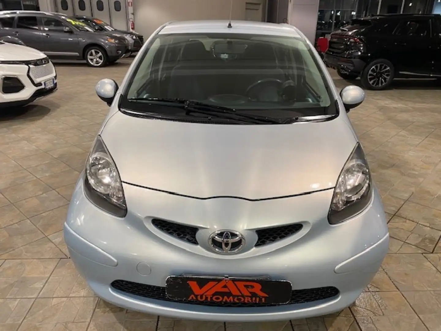 Toyota Aygo 1.0 12V VVT-i 5 porte "UNICO PROPRIETARIO" Blau - 2