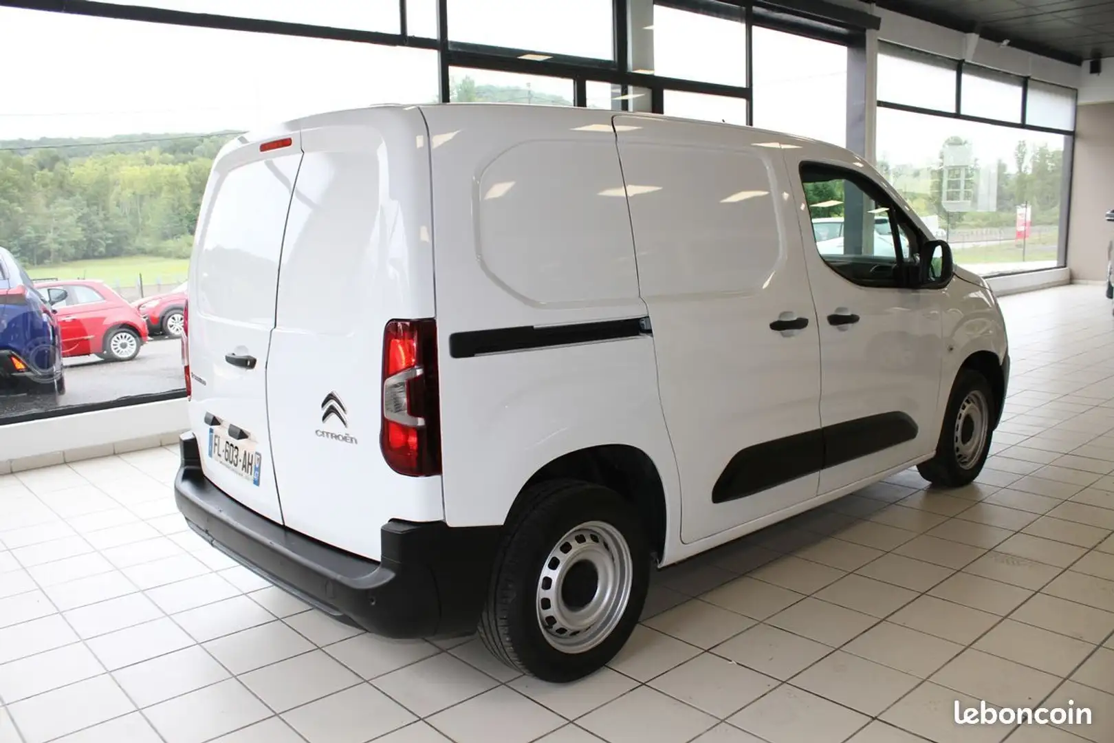 Citroen Berlingo M BlueHDI 100 ch Club 1er Main Bluetooth Radar de recul 9083 HT Blanc - 2