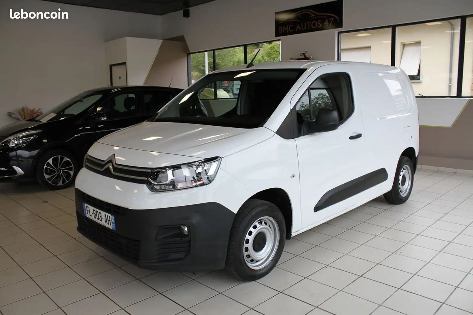 Citroen Berlingo M BlueHDI 100 ch Club 1er Main Bluetooth Radar de recul 9083 HT Blanc - 1