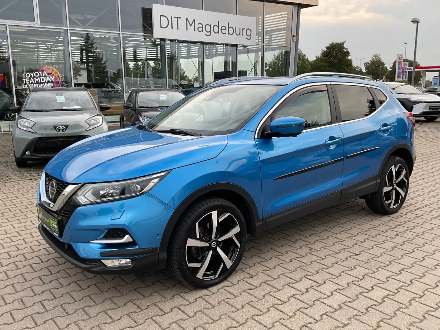 Nissan Qashqai 1.6 DIG-T Tekna LED+Navi+Pano+SD+SHZ+360 Blauw - 2