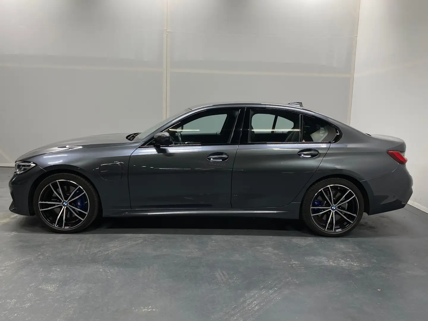 BMW 330 3-serie 330e eDrive Edition Gris - 2