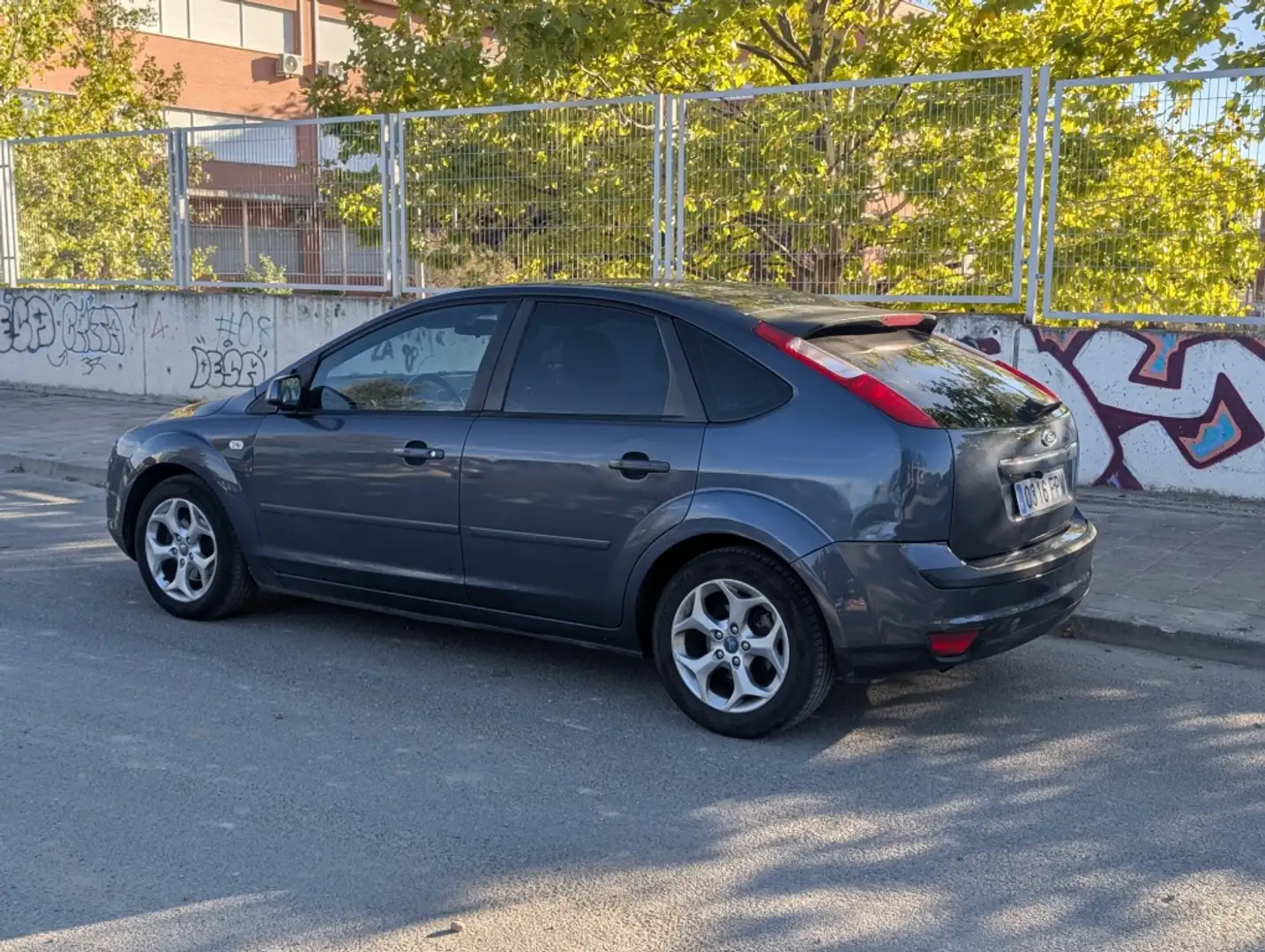 Ford Focus 1.6 Trend Gris - 2