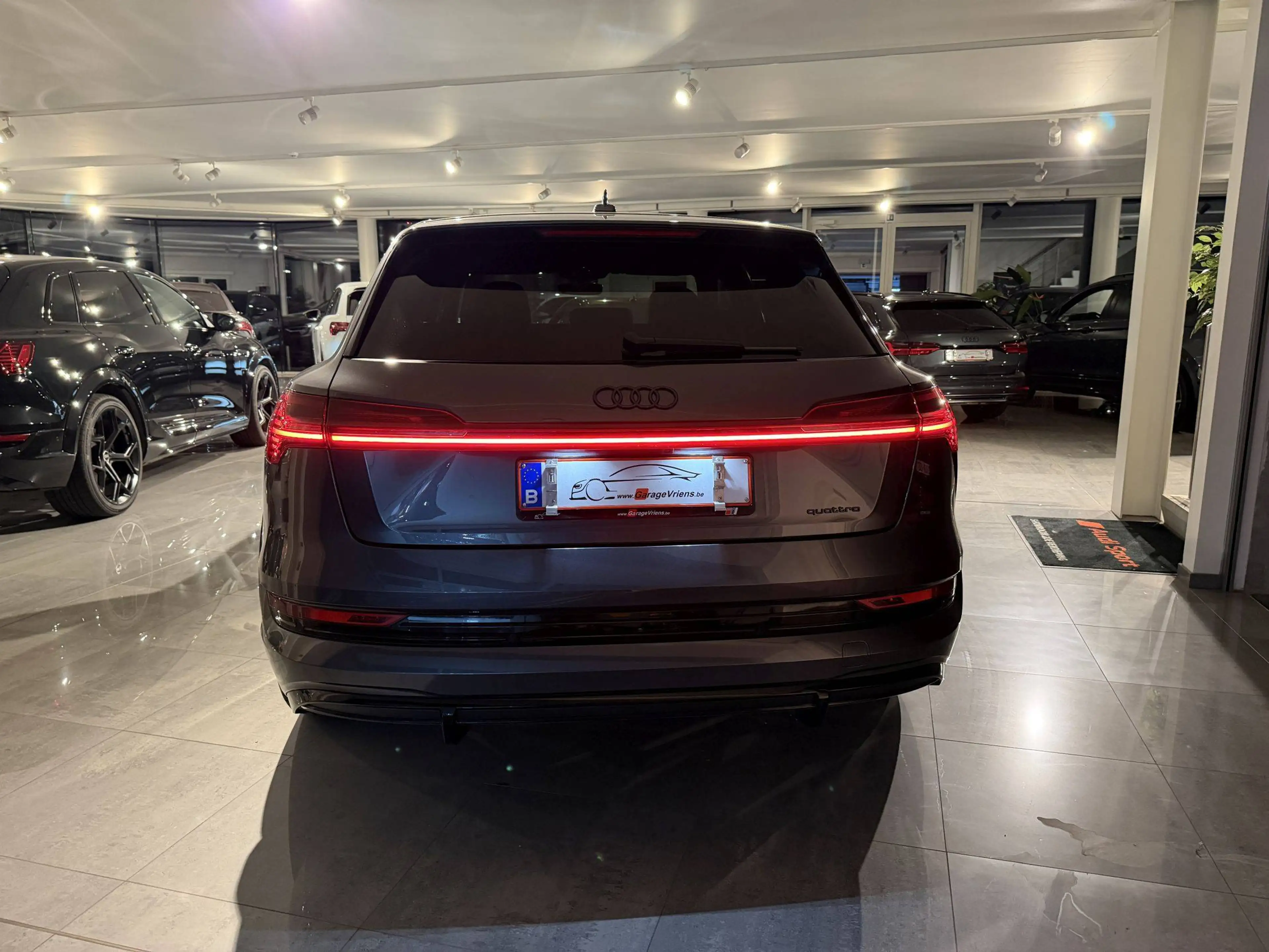 Audi SQ8 e-tron 503PK QUATTRO * MATRIX * CAMERA * LUCHTVERING * FULL BLACK PACK+ * KEY LESS * 22" RS VELGEN * TREKHAAK * — photo 3
