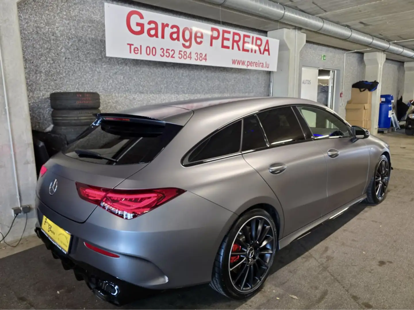 Mercedes-Benz CLA 35 AMG Shooting Brake 4MATIC TURBO CUIR NAVI Gris - 2